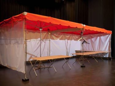 lits de camp pour stands de marché