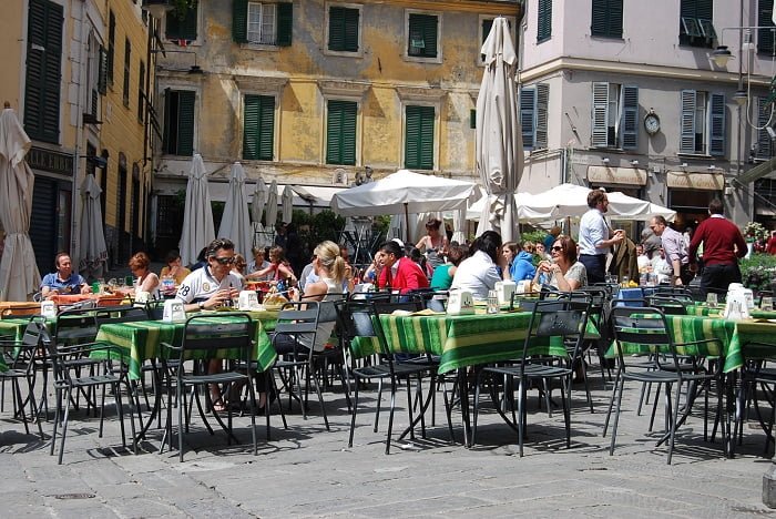 De covid corona bevrijding van Piazza delle Erbe in Genua (Genova)